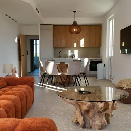 Superbe 4 Pieces Dans De Charme Renovee Proche Plages Et Centre D'antibes, Cote D'azur