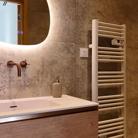 Appartement Superbe 4 Pieces Dans De Charme Renovee Proche Plages Et Centre D'antibes, Cote D'azur Antibes