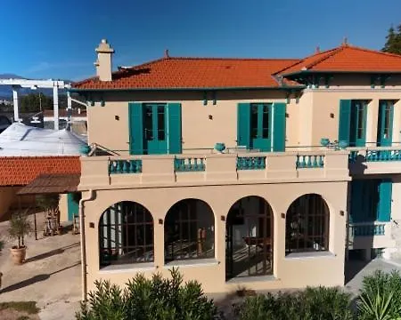 Superbe 4 Pieces Dans De Charme Renovee Proche Plages Et Centre D'antibes, Cote D'azur Appartement